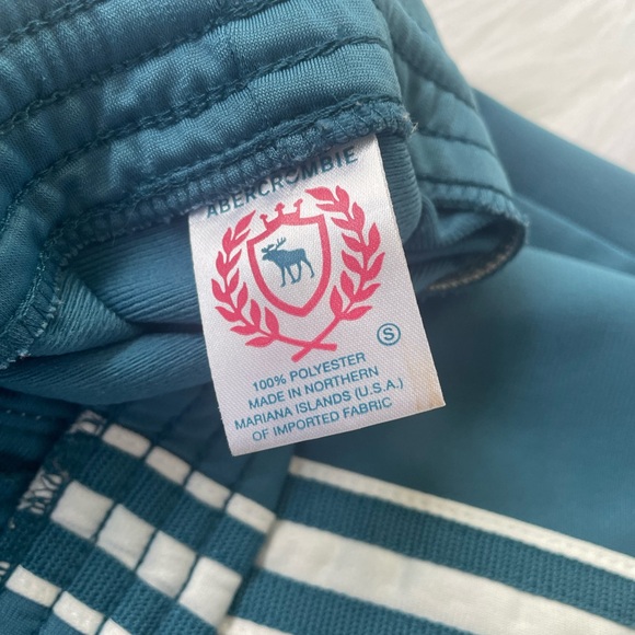 Abercrombie & Fitch Vintage Mini Sport Skirt w/ Logo - Picture 7 of 9